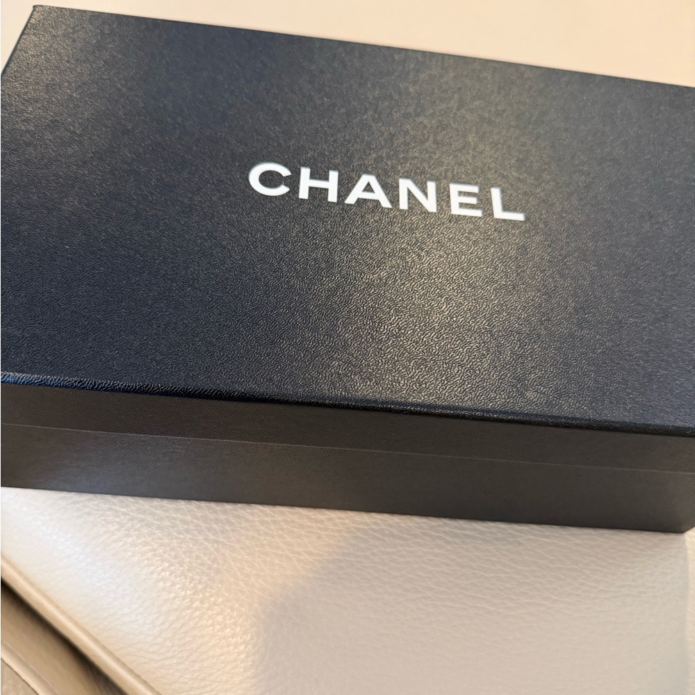 Channel Shoe - Picture 6 of 11